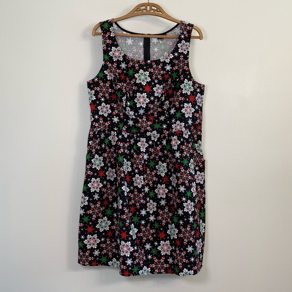 Retrolicious ModCloth Black Snowflake Dress Holiday Red & Green - size 1X - Picture 5 of 9